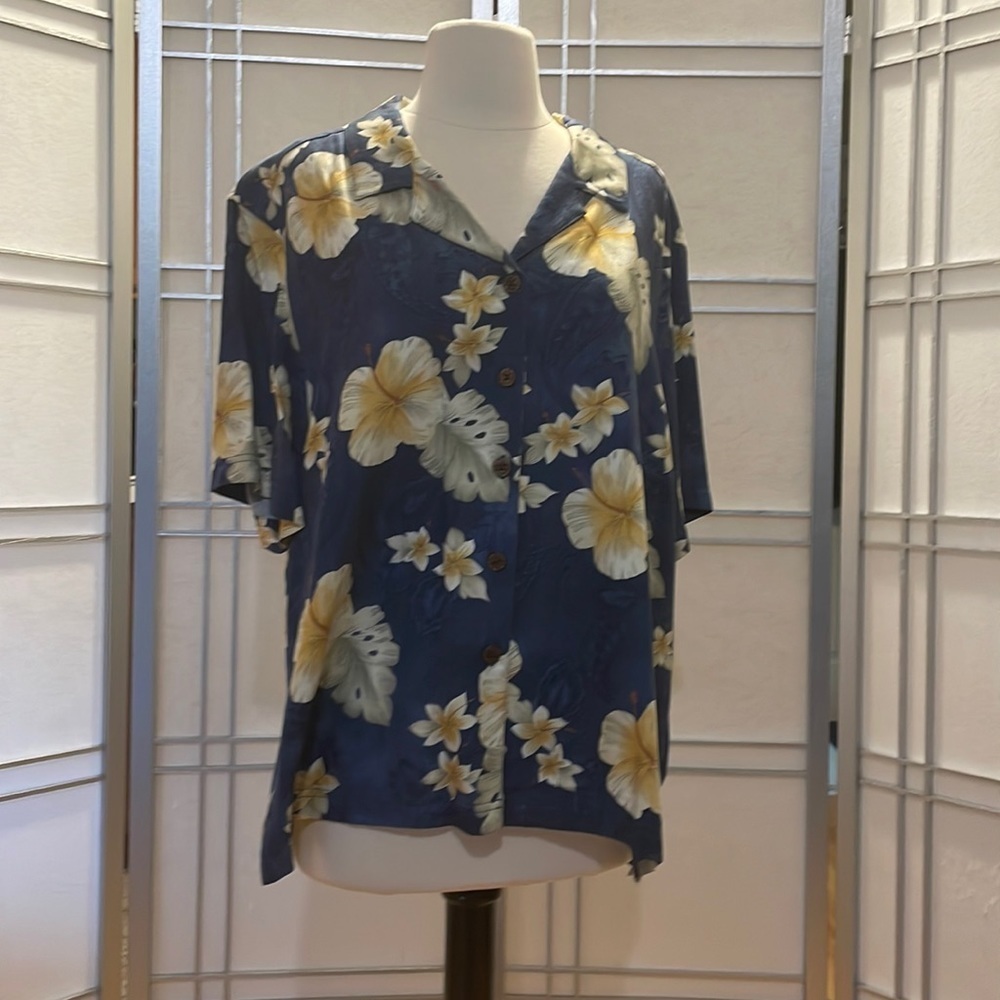 ISLAND Traders blue floral button up the front shirt - tropical/Hawaiian…